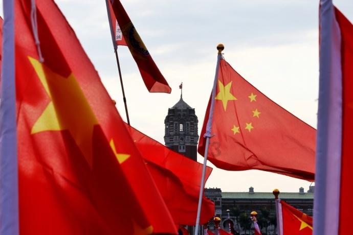 企业协同,共创辉煌小吊机为什么采用8触点上下开关?